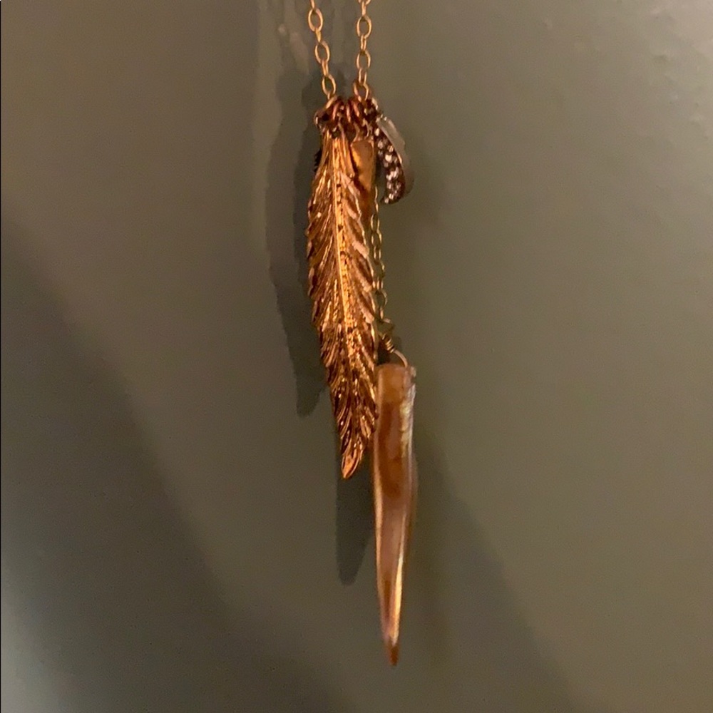 Long feather necklace (gold)